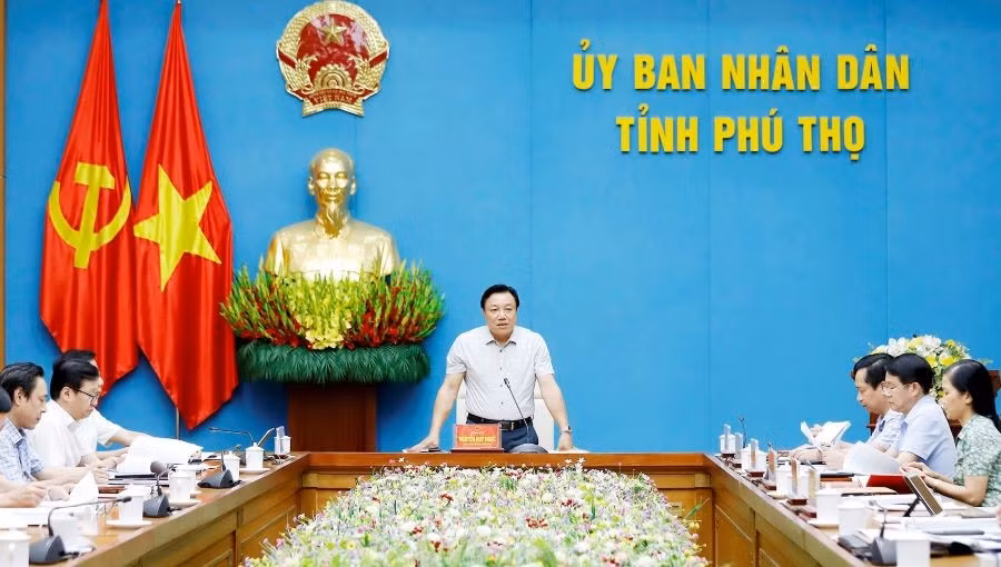 Ông Nguyễn Huy Ngọc, Phó Chủ tịch UBND tỉnh Phú Thọ phát biểu tại buổi làm việc với Sở Y tế.
