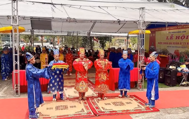 Nhiều năm nay, cả phần lễ và phần hội đã được địa phương phục dựng, bảo tồn theo đúng truyền thuyết để lại, vì thế luôn thu hút sự tham gia hưởng ứng của đông đảo người dân. 3.jpg