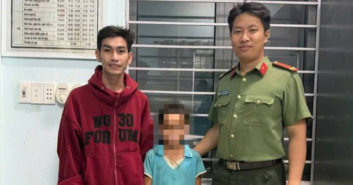 Đi bộ hơn 100km tìm mẹ, cậu bé 13 tuổi được Công an cứu giúp kịp thời