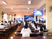 Phân hiệu Trường ĐH Bình Dương tại Cà Mau tổ chức Tọa đàm "Ứng dụng trí tuệ nhân tạo đổi mới phương pháp giảng dạy". Ảnh: QM.
