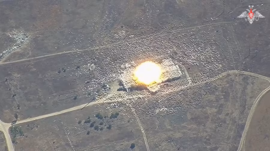 Khoảnh khắc tên lửa Iskander phá hủy điểm tập kết lính thủy đánh bộ