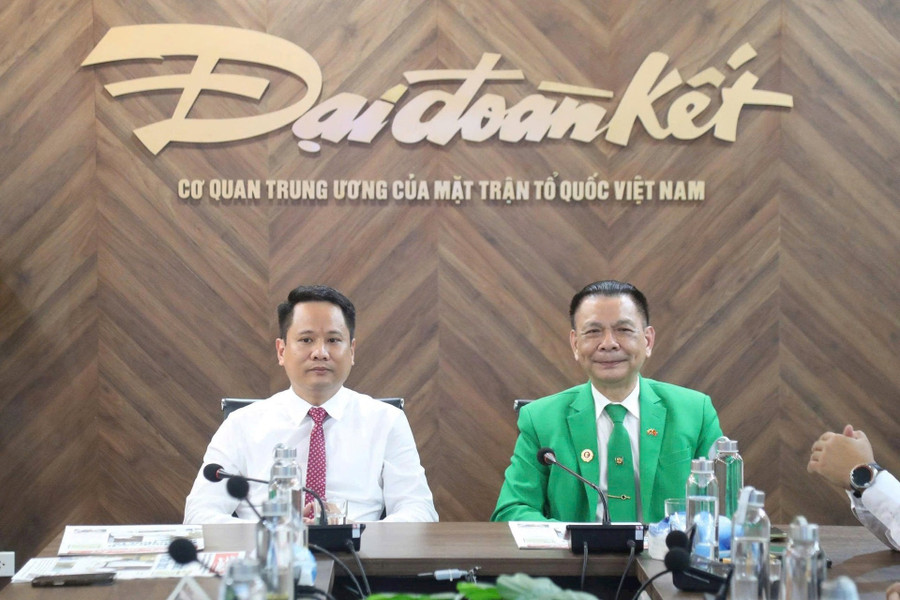 bao-dai-doan-ket-va-tap-doan-mai-linh-lan-toa-tinh-hoa-viet-den-moi-mien-10.jpg