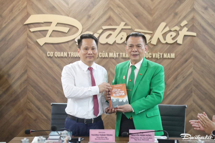 bao-dai-doan-ket-va-tap-doan-mai-linh-lan-toa-tinh-hoa-viet-den-moi-mien-9.jpg