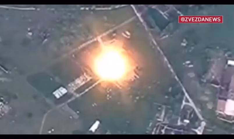 Khoảnh khắc Iskander-M giáng đòn loạt bệ phóng và trạm điều khiển UAV