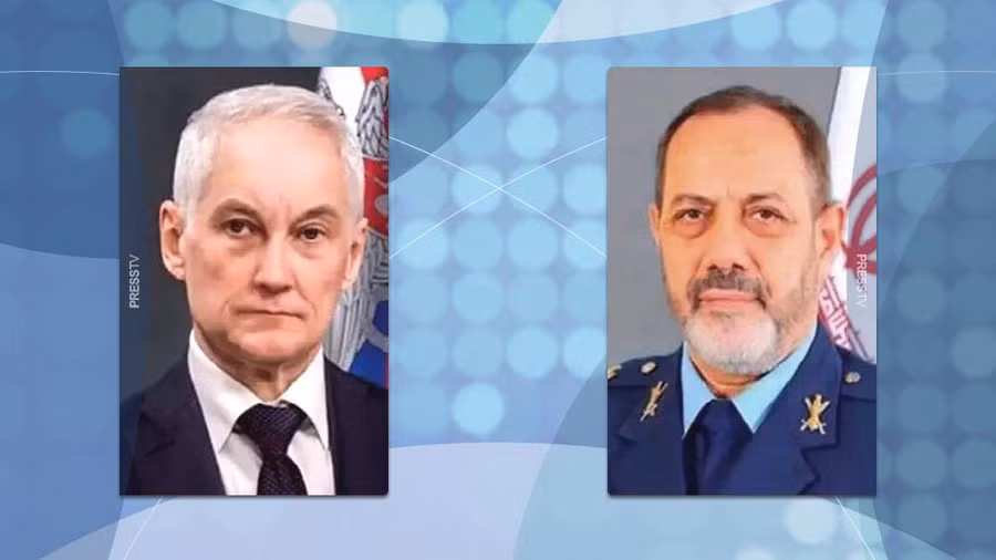 Bộ trưởng Quốc phòng Iran, Chuẩn tướng Aziz Nasirzadeh (phải) và người đồng cấp Nga Andrey Belousov.