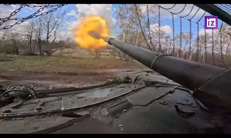 Khoảnh khắc xe tăng T-72B3M khai hỏa, phá tan sở chỉ huy ngầm ở LPR