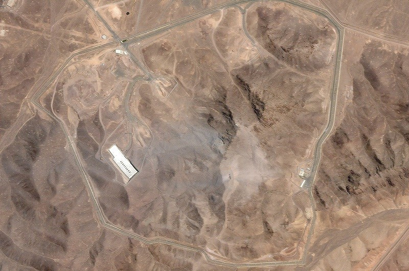Bức ảnh vệ tinh này của Planet Labs PBC cho thấy địa điểm làm giàu hạt nhân ngầm của Iran tại Fordow sau cuộc không kích của Mỹ nhằm vào cơ sở này, ngày 22/6. (Ảnh: Planet Labs PBC qua AP) hinh-anh-co-so-hat-nhan-fordow-sau-cuoc-tan-cong-cua-my-2.jpg