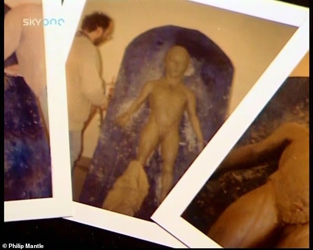 Nhà nghiên cứu UFO và tác giả Philip Mantle đã ghi lại các bước chi tiết mà các nhà làm phim đã thực hiện để tạo ra trò lừa bịp khám nghiệm tử thi. video-giai-phau-nguoi-ngoai-hanh-tinh-tai-xuat-gay-tranh-cai-4.jpg