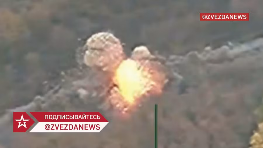 Cảnh Iskander trút hỏa lực xuống khu tập trung quân