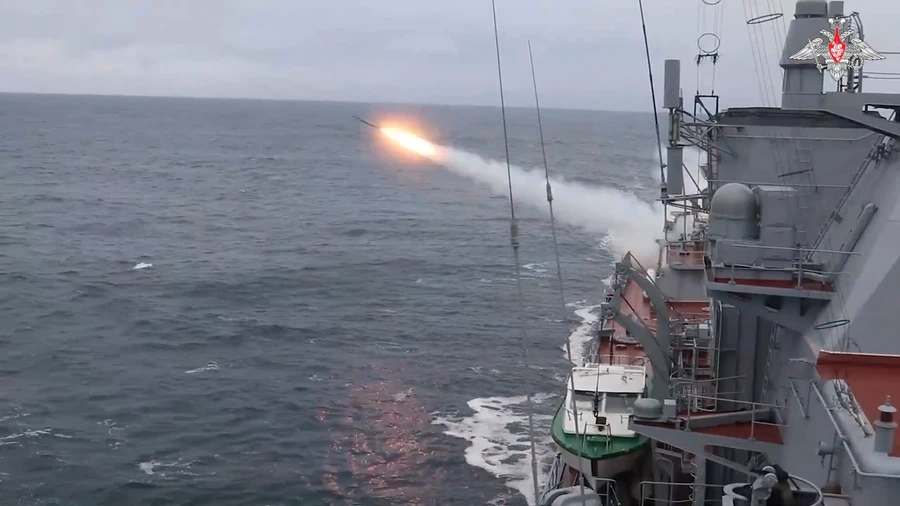 Video tàu tuần dương tên lửa Nguyên soái Ustinov khai hỏa trên Biển Barents