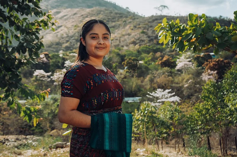 “Đó là điều thật đẹp,” Norma nói. “Tôi cảm thấy được bao gồm và trân trọng trong một hoạt động giúp tôi nhận ra giá trị của mình với tư cách là phụ nữ.” chum-anh-phu-nu-o-vung-xa-xoi-guatemala-08.jpg