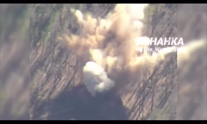 Tấn công cơ sở nhiên liệu tên lửa và thuốc súng, loạt khí tài bị phá hủy