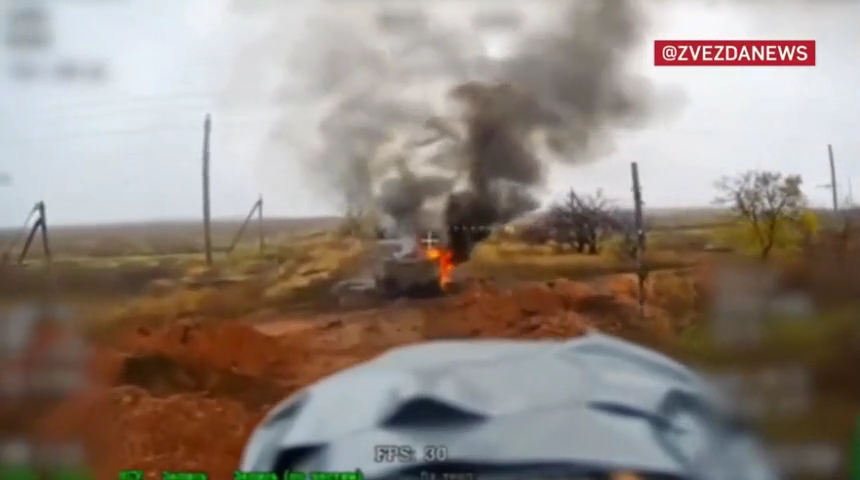 Khoảnh khắc drone FPV xóa sổ xe bọc thép Viking ở hướng Krasnoarmeysky