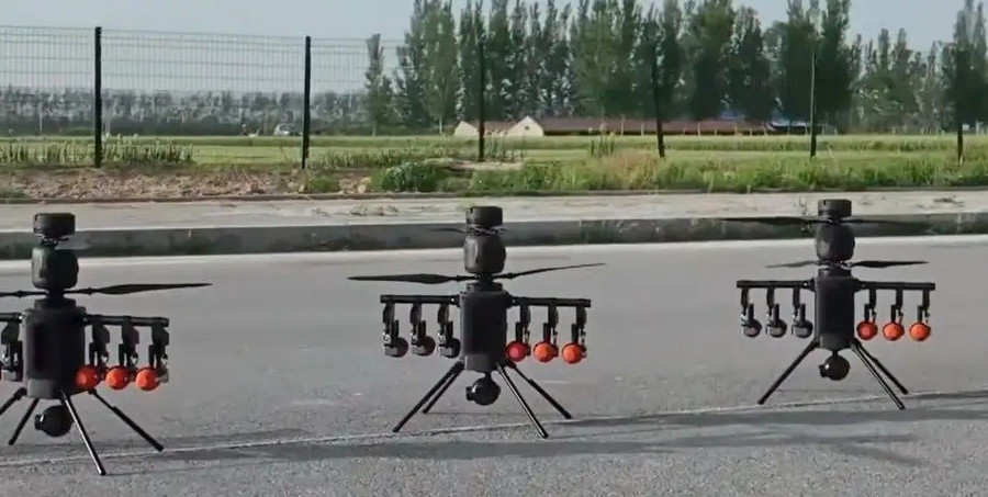 UAV Black Bee bay-ong-den-mang-bom-tung-don-chinh-xac-the-hien-uy-luc-trong-tac-chien-2.jpg