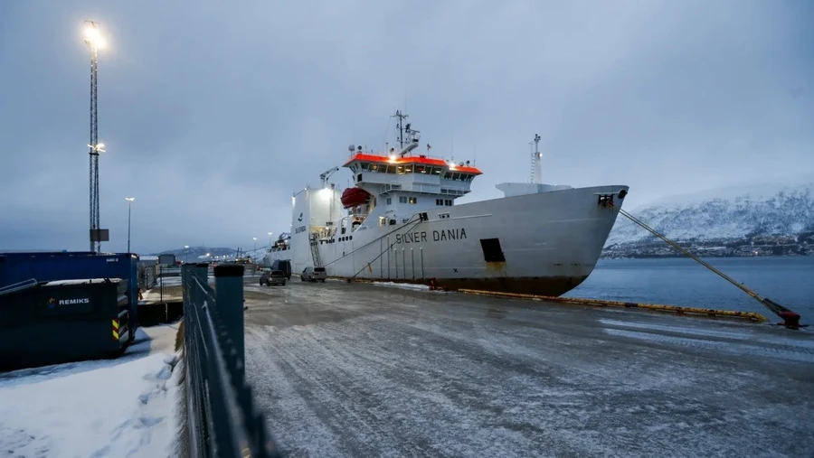 Con tàu Silver Dania thuộc sở hữu của Na Uy đã được đưa vào cảng Tromsø, Na Uy vì nghi ngờ có hành vi phá hoại cáp ở Biển Baltic. Ảnh: AP