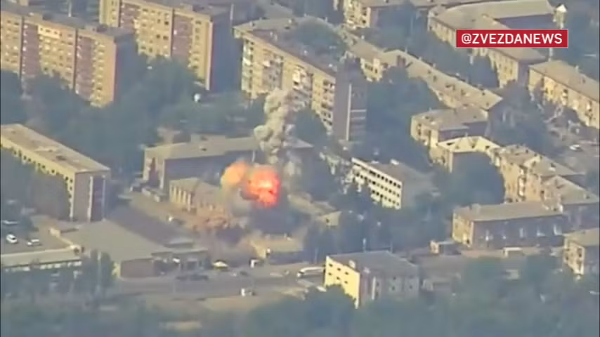 Khoảnh khắc UAV Geran-2 lao thẳng xuống trung tâm tuyển quân