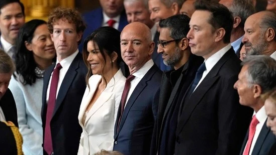 Mark Zuckerberg, Jeff Bezos và Elon Musk là những cá nhân giàu nhất ở tiểu bang của họ. Ảnh: AFP.
