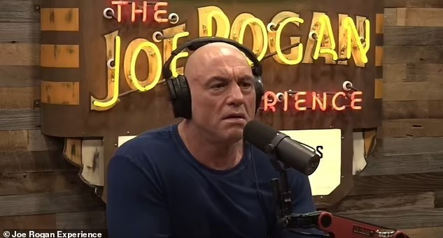 Người dẫn chương trình podcast Joe Rogan đã vô cùng sửng sốt khi biết rằng chính phủ Hoa Kỳ được cho là đã thu hồi được hơn 10 UFO từ những năm 1940. tiet-lo-chan-dong-my-da-thu-hoi-hon-10-ufo-bi-roi-1.jpg