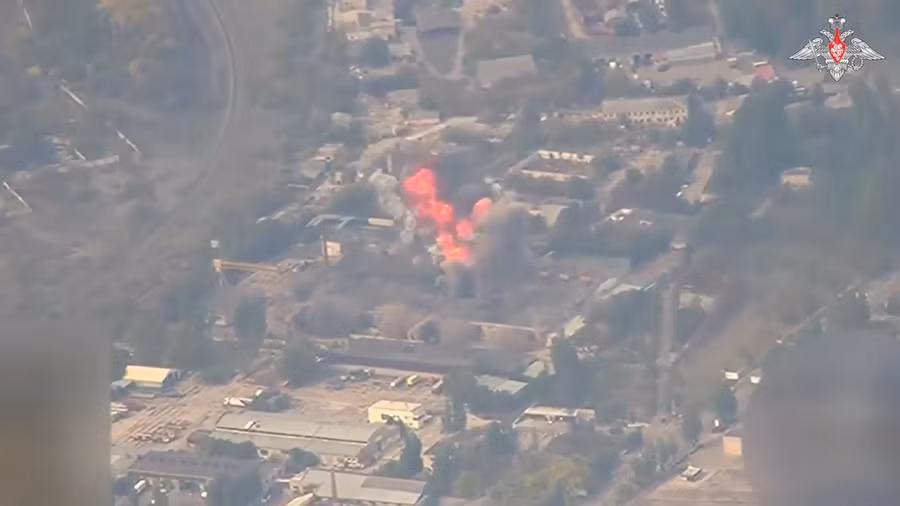 Cảnh tên lửa thiêu rụi xưởng lắp ráp drone ở Kherson