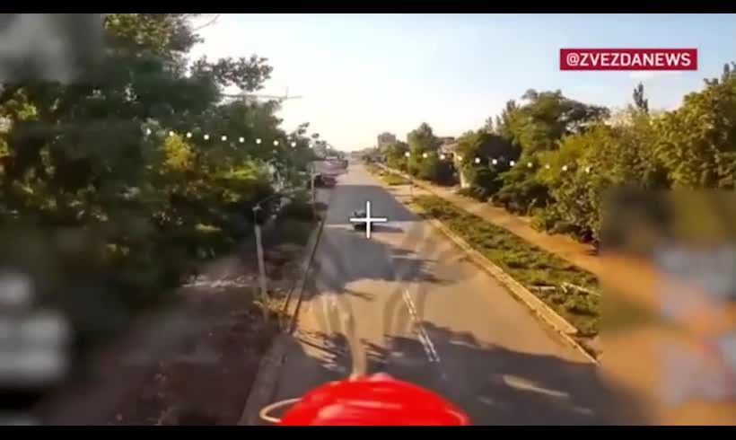 Khoảnh khắc drone FPV tông thẳng xe, hầm trú ẩn và trạm Starlink