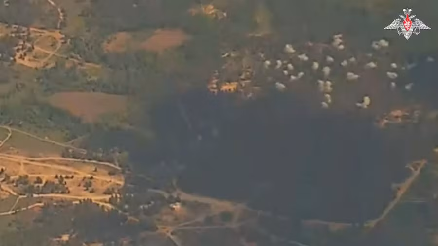 Hỏa lực tấn công quy mô lớn khắp các mặt trận, loạt khí tài thành sắt vụn