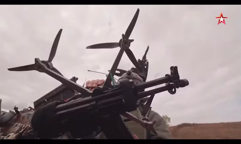 Drone biết bắn súng AK gây chú ý