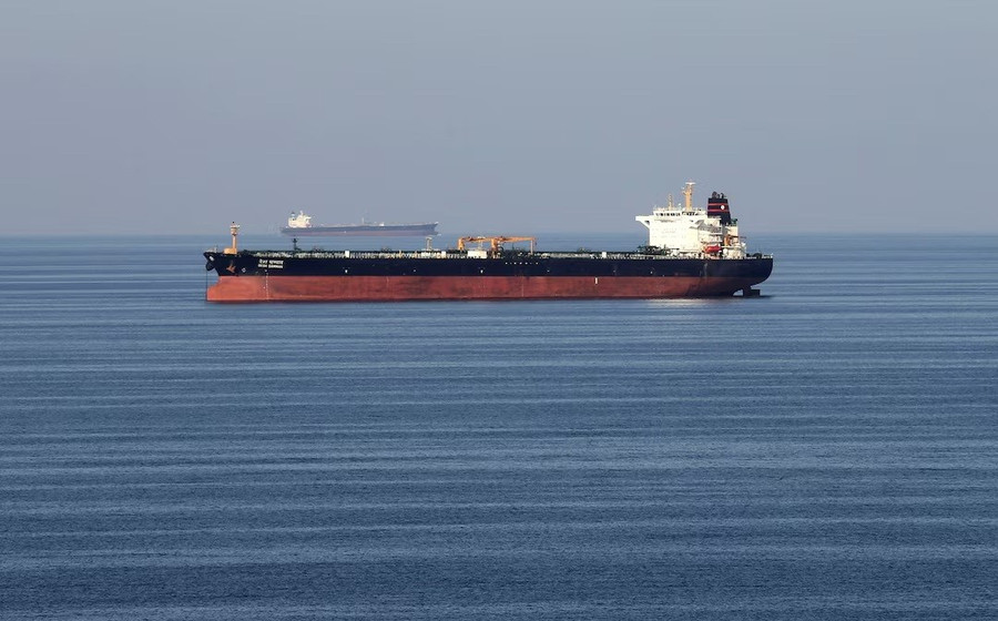 Tàu chở dầu đi qua eo biển Hormuz, ngày 21/12/2018. Ảnh: REUTERS iran-bi-mat-chuan-bi-rai-thuy-loi-tai-eo-bien-hormuz.jpg