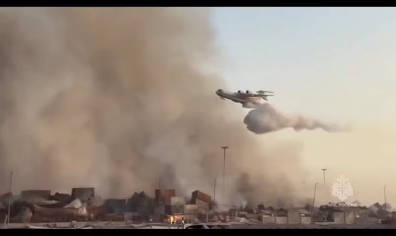 Video máy bay Be-200 và Il-76 dập tắt đám cháy khổng lồ ở Iran