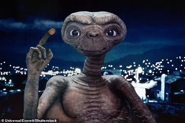 Những bộ phim như 'ET' và 'Close Encounters of the Third Kind' cho rằng người ngoài hành tinh đủ tinh vi để tiếp cận các thế giới khác - nhưng một chuyên gia khẳng định họ chỉ có thể thông minh hơn chúng ta một chút.