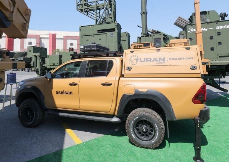 Nền tảng truyền thông di động TURAN của Aselsan. Ảnh: Aselsan he-lo-he-thong-phong-thu-cua-aselsan-khien-uav-tat-dien-giua-troi-3.jpg