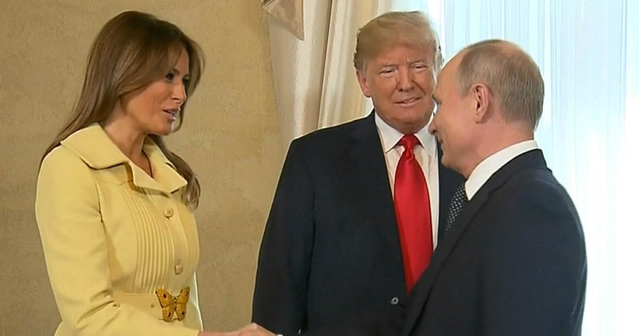 Bà Melania Trump cùng Tổng thống Donald Trump và Tổng thống Nga Vladimir Putin.