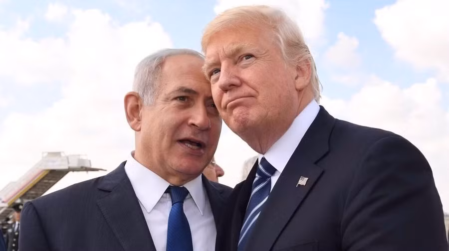 Tổng thống Hoa Kỳ Donald Trump (R) đã hoàn toàn ủng hộ hành động xâm lược của Israel đối với Cộng hòa Hồi giáo Iran. 