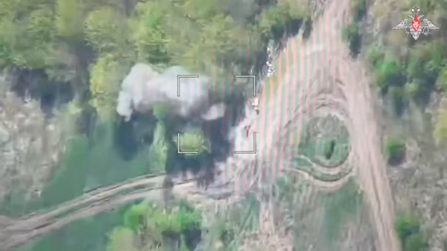 Hỏa lực tập kích nhà máy đạn dược và thuốc nổ, tấn công sân bay quân sự