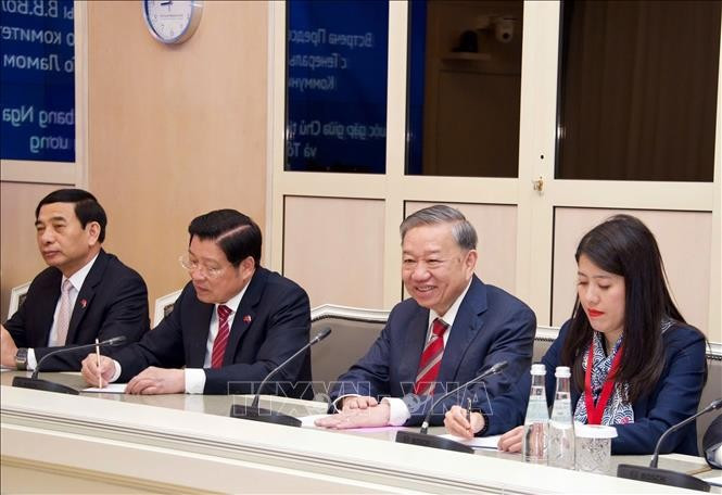 Tổng Bí thư Tô Lâm và đoàn Việt Nam tại cuộc hội kiến Chủ tịch Duma Quốc gia LB Nga Vyacheslav Volodin. (Ảnh: TTXVN) tong-bi-thu-to-lam-hoi-kien-chu-tich-duma-quoc-gia-lb-nga-2.jpg