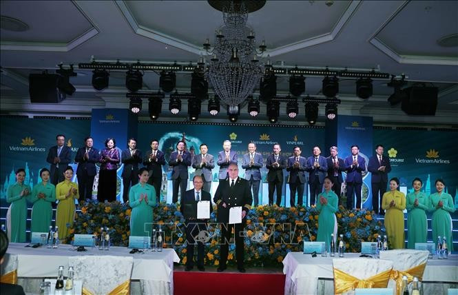 Tổng Bí thư Tô Lâm chứng kiến lễ trao Bản ghi nhớ hợp tác với các đối tác tại Liên Bang Nga. (Ảnh: Thống Nhất/TTXVN) tong-bi-thu-to-lam-du-le-cong-bo-duong-bay-thang-ha-noi-moskva-tai-nga-4.jpg