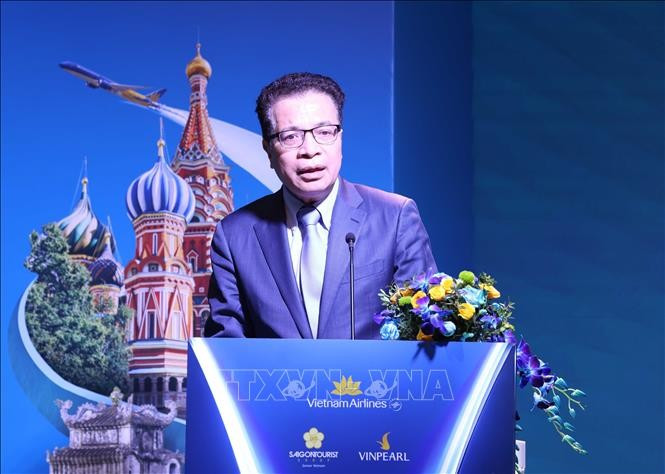 Đại sứ Việt Nam tại Liên Bang Nga Đặng Minh Khôi phát biểu. (Ảnh: Thống Nhất/TTXVN) tong-bi-thu-to-lam-du-le-cong-bo-duong-bay-thang-ha-noi-moskva-tai-nga-3.jpg