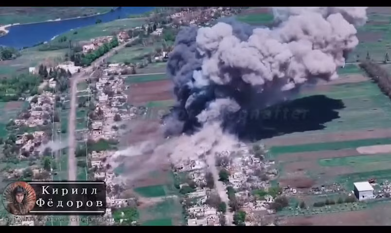 Dồn lực phá hủy bệ phóng đa nòng RAK-SA-12 và loạt xe chiến đấu