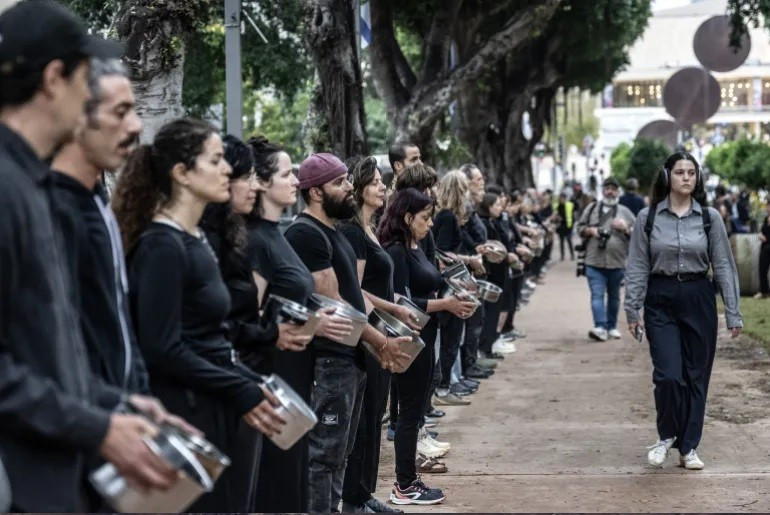 Người dân Israel biểu tình ở Tel Aviv phản đối chính sách "bỏ đói" của Israel ở Gaza