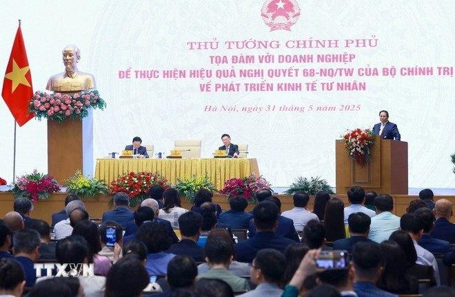 Thủ tướng Phạm Minh Chính phát biểu tại cuộc tọa đàm với doanh nghiệp về phát triển kinh tế tư nhân. (Ảnh: Dương Giang/TTXVN). phai-tra-loi-giai-quyet-yeu-cau-kho-khan-cua-doanh-nghiep-trong-2-tuan-3.jpg