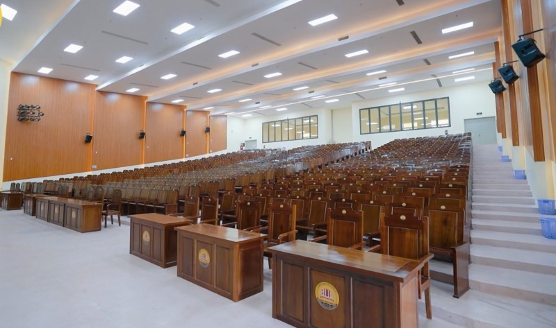 Chỗ ngồi hội trường B. choingoihoitruongbluathue.jpg