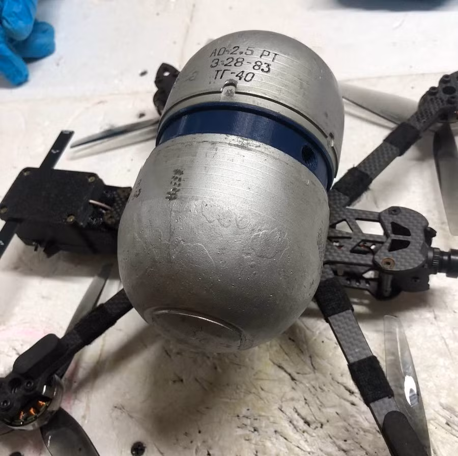 Đạn AO-2.5PT gắn trên drone FPV. Nguồn ảnh: Landmines and Coffee