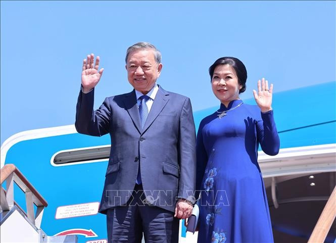 Tổng Bí thư Tô Lâm và Phu nhân đến thủ đô Seoul, bắt đầu chuyến thăm cấp Nhà nước tới Hàn Quốc. (Ảnh: Thống Nhất/TTXVN)