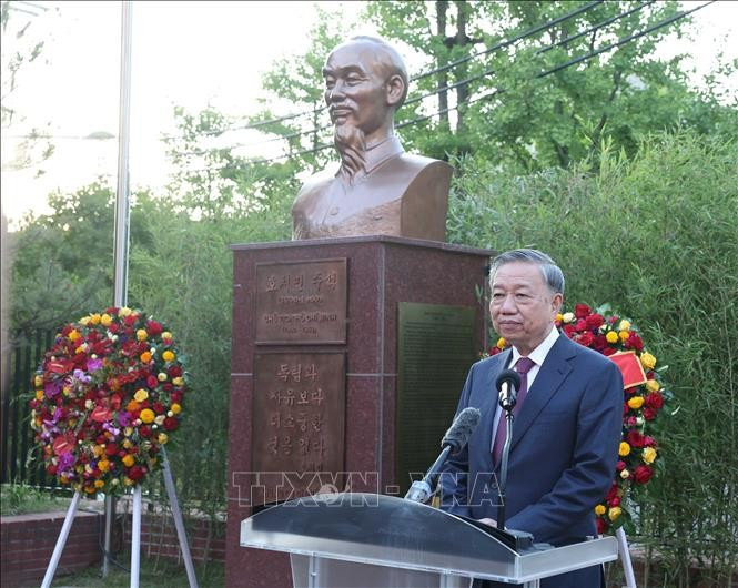 tong-bi-thu-to-lam-du-le-khanh-thanh-tuong-dai-chu-tich-ho-chi-minh-3.jpg
