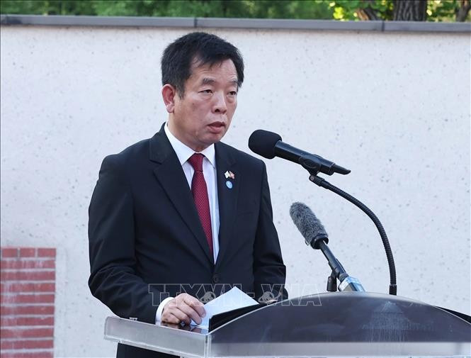 Đại sứ đặc mệnh toàn quyền Việt Nam tại Hàn Quốc Vũ Hồ phát biểu. Ảnh: Thống Nhất/TTXVN tong-bi-thu-to-lam-du-le-khanh-thanh-tuong-dai-chu-tich-ho-chi-minh-5.jpg