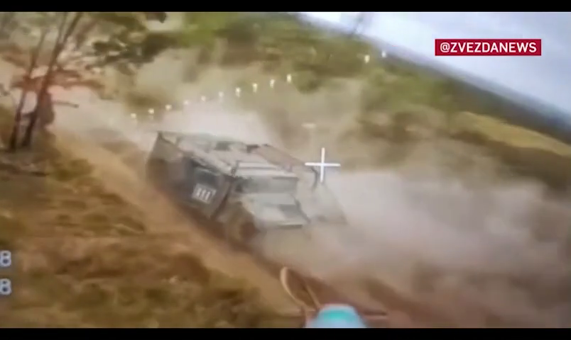 Khoảnh khắc drone FPV xóa sổ pháo M101 của Mỹ và xe bọc thép Humvee
