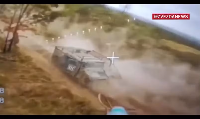 Khoảnh khắc drone FPV xóa sổ pháo M101 của Mỹ và xe bọc thép Humvee