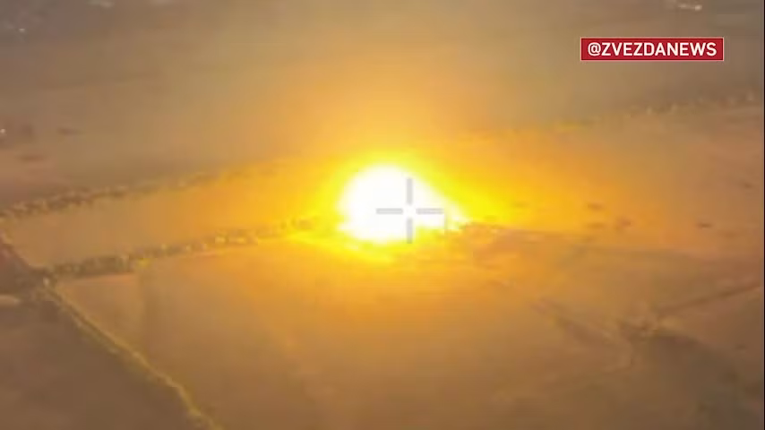 Khoảnh khắc bom không kích trúng điểm tập kết quân ở Kharkov và DPR