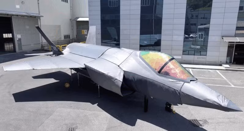 Mô hình máy bay chiến đấu F-35 được bơm căng hoàn toàn của Seawolf Marine. 