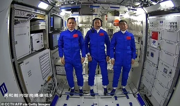 Bất chấp điều kiện vô trùng của trạm Tiangong, các nhà khoa học phát hiện ra rằng vi khuẩn đã tiến hóa để sống sót tốt hơn trong không gian. 