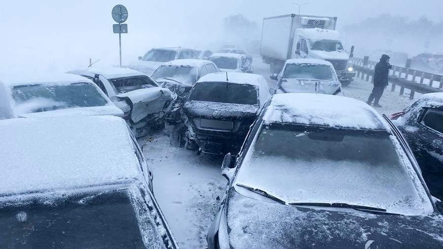 Tai nạn liên hoàn gồm hơn 20 xe trên cao tốc khiến giao thông hỗn loạn